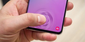 Samsung's fingerprint sensor hacked by a $3 case