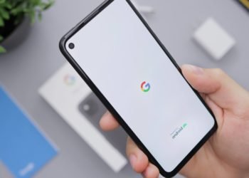 Google icon displayed on a google pixel phone
