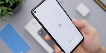 Google icon displayed on a google pixel phone