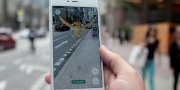 How to spin Pokestops from home in Pokemon Go?